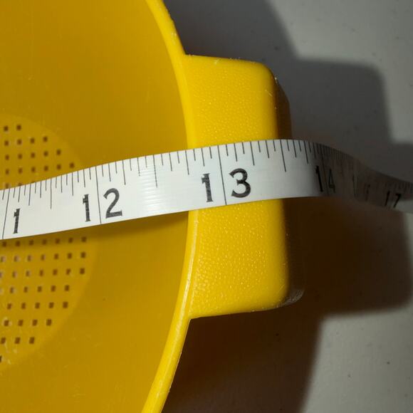 Vintage Yellow Tupperware Handled Colander Strainer 2 qt Double Spout #1523 - Picture 7 of 8